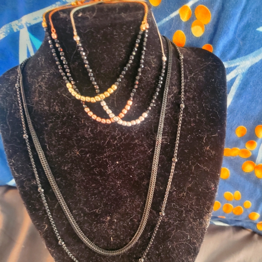Chains/bracelet lot